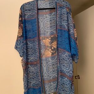 Charlotte Russe Short Sleeve Shaw